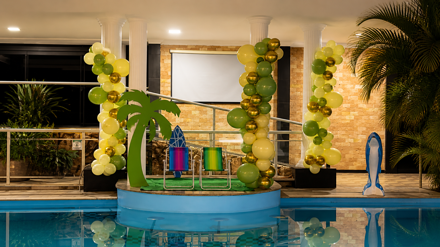 Piscina e área externa