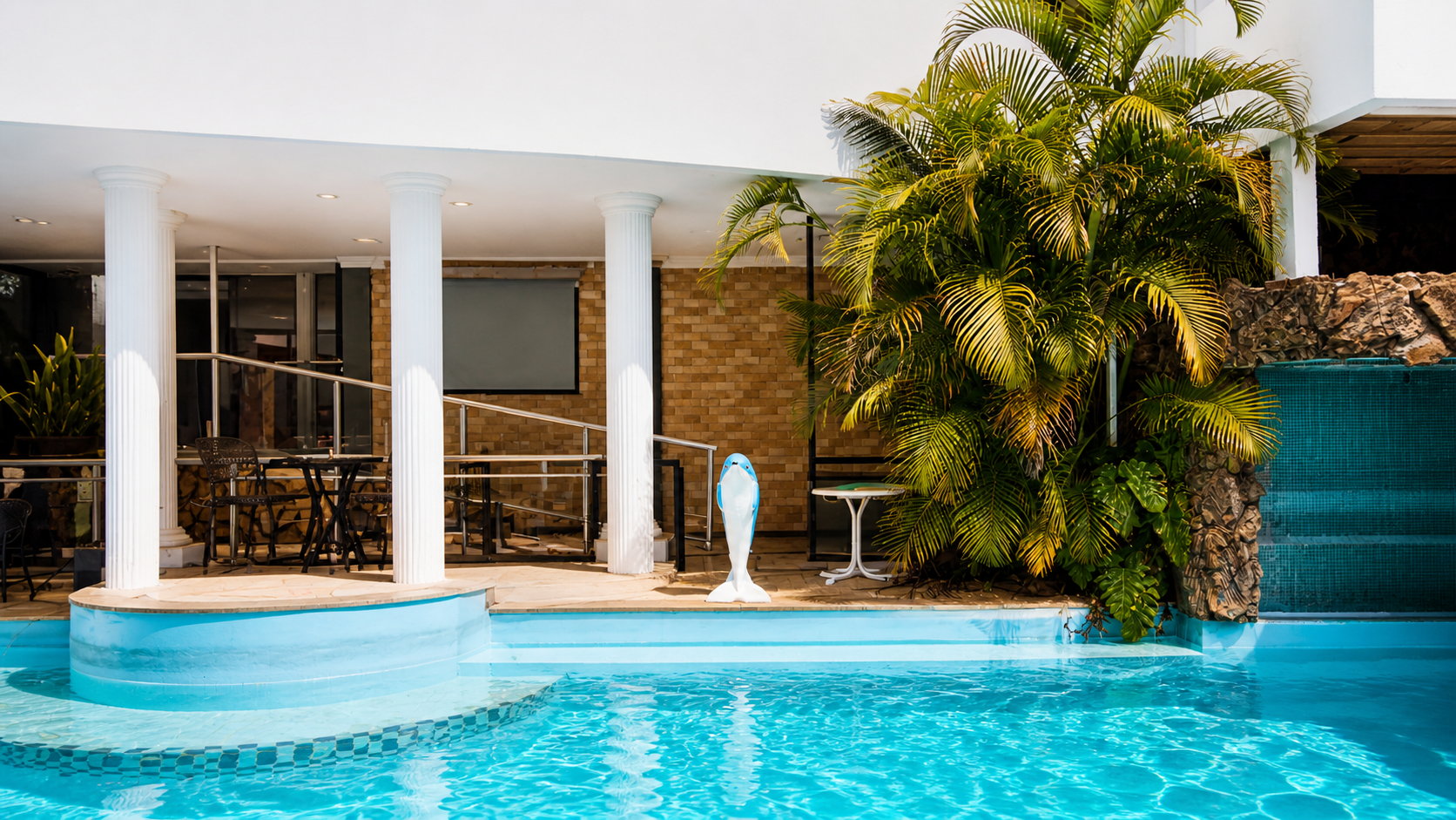 Piscina e área externa